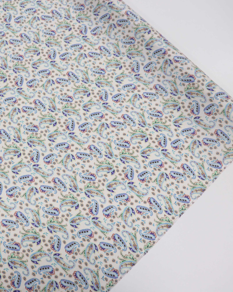 Tecido Viscose Italiano Estampa Paisley Tons de Azul Verde e Offwhite