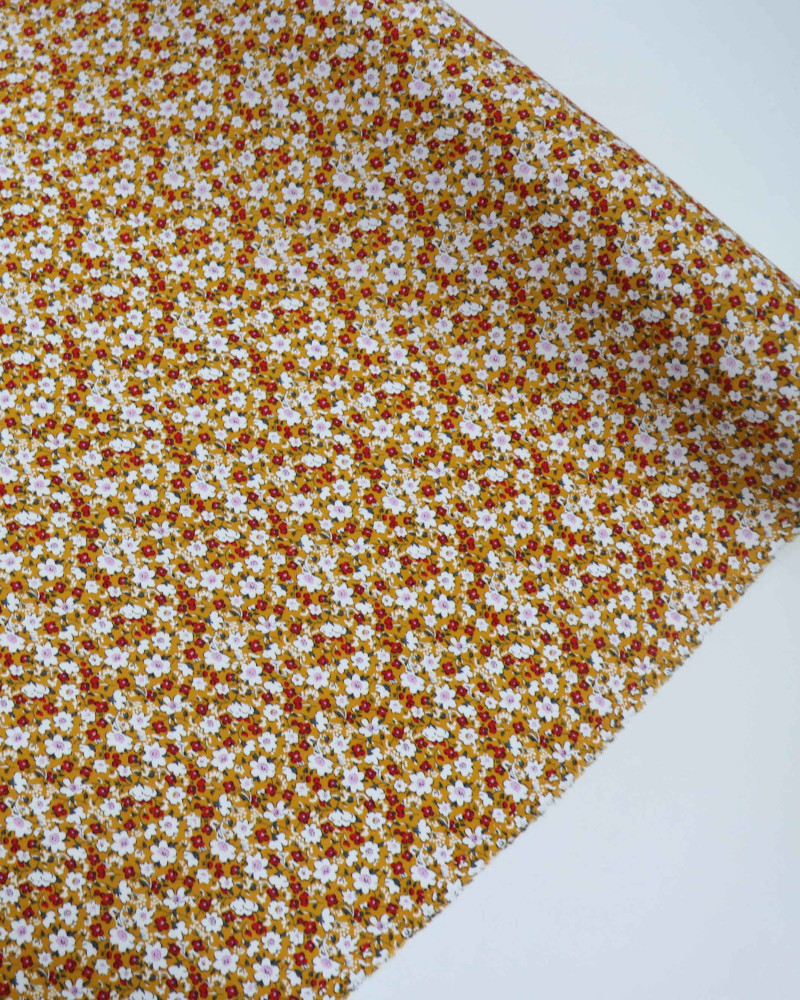 Tecido Viscose Tapete Floral Vermelho, Branco e Amarelo Mostarda