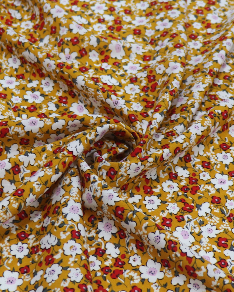 Tecido Viscose Tapete Floral Vermelho, Branco e Amarelo Mostarda