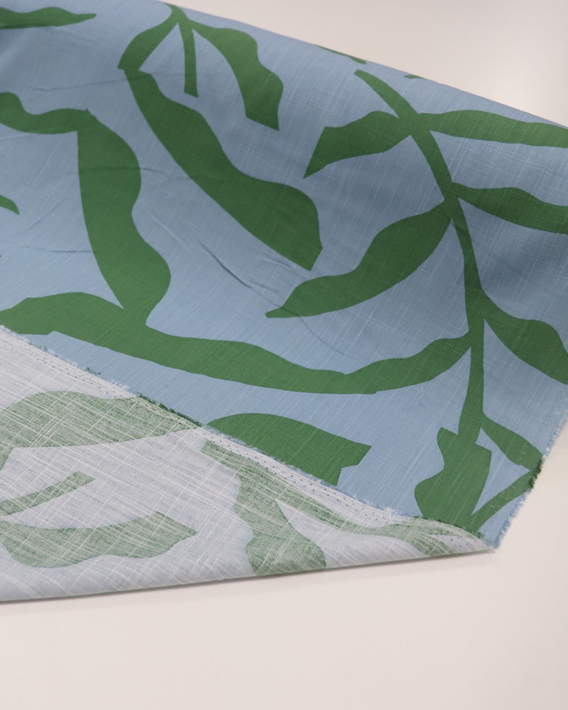 Tecido Viscose Texturizada Macro Folhagem Verde e Azul Índigo