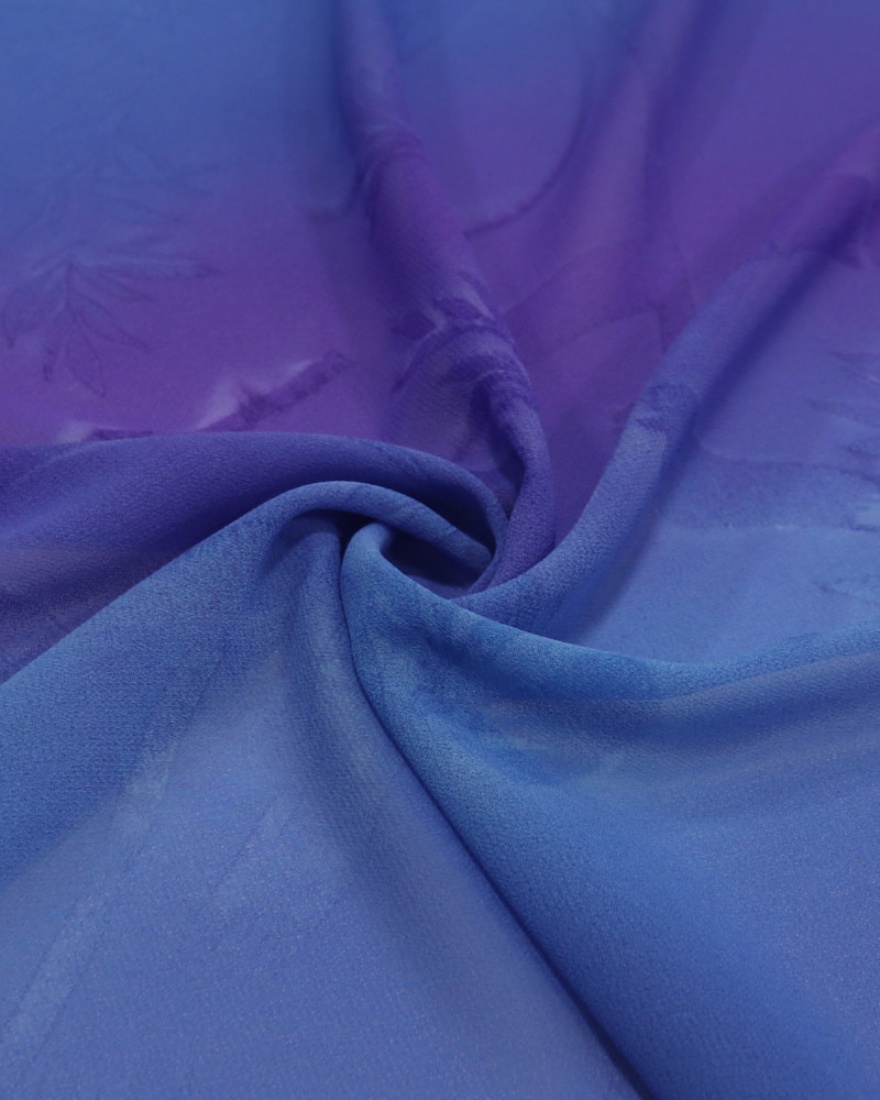 Tecido Crepe Chiffon Texturizado Degradê Azul e Roxo e Folhagens