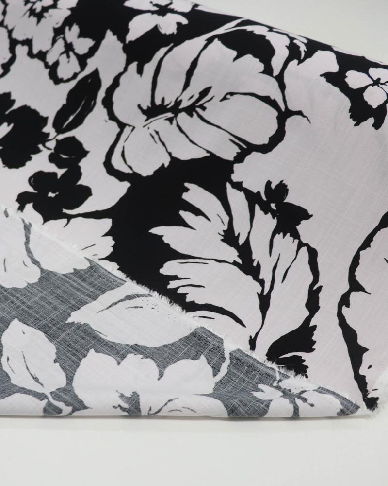 Tecido Viscose Texturizada Macro Ramos e Flores Cinza e Preto