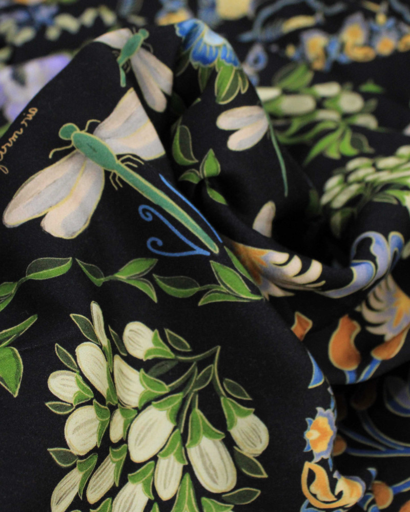 Tecido Viscose Premium Estampa Lenço Colorido e Preto