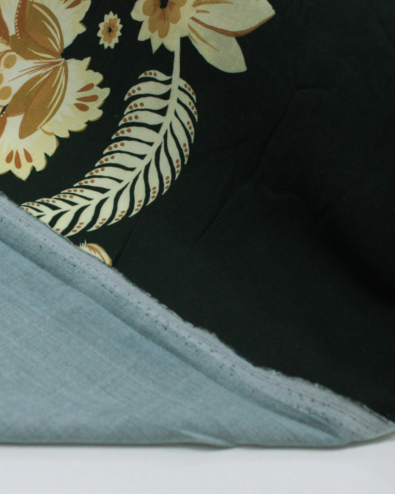 Tecido Viscose Premium Estampa Floral em Macro Recortes Creme e Verde Floresta