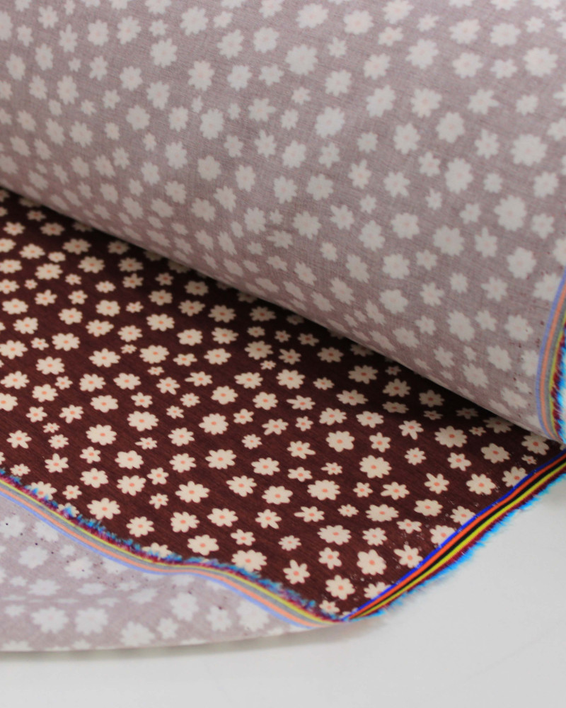 Tecido Viscose Premium Micro Flores Irregulares Amarelo, Branco e Marrom