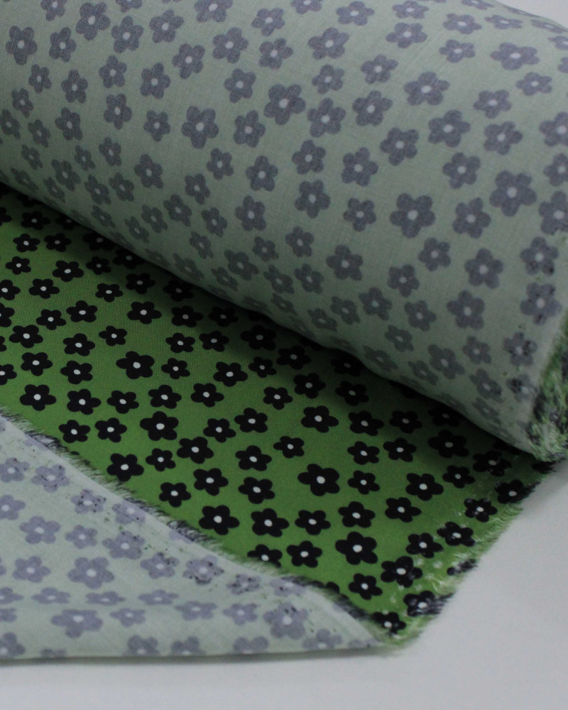 Tecido Viscose Premium Tapete Floral Branco, Preto e Verde