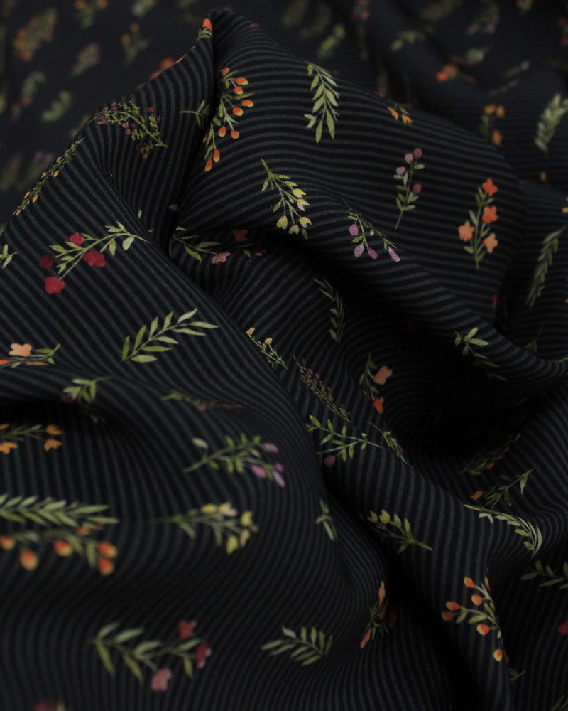 Tecido Viscose Premium Ramos Florais Coloridos em Listras Cinza e Preto