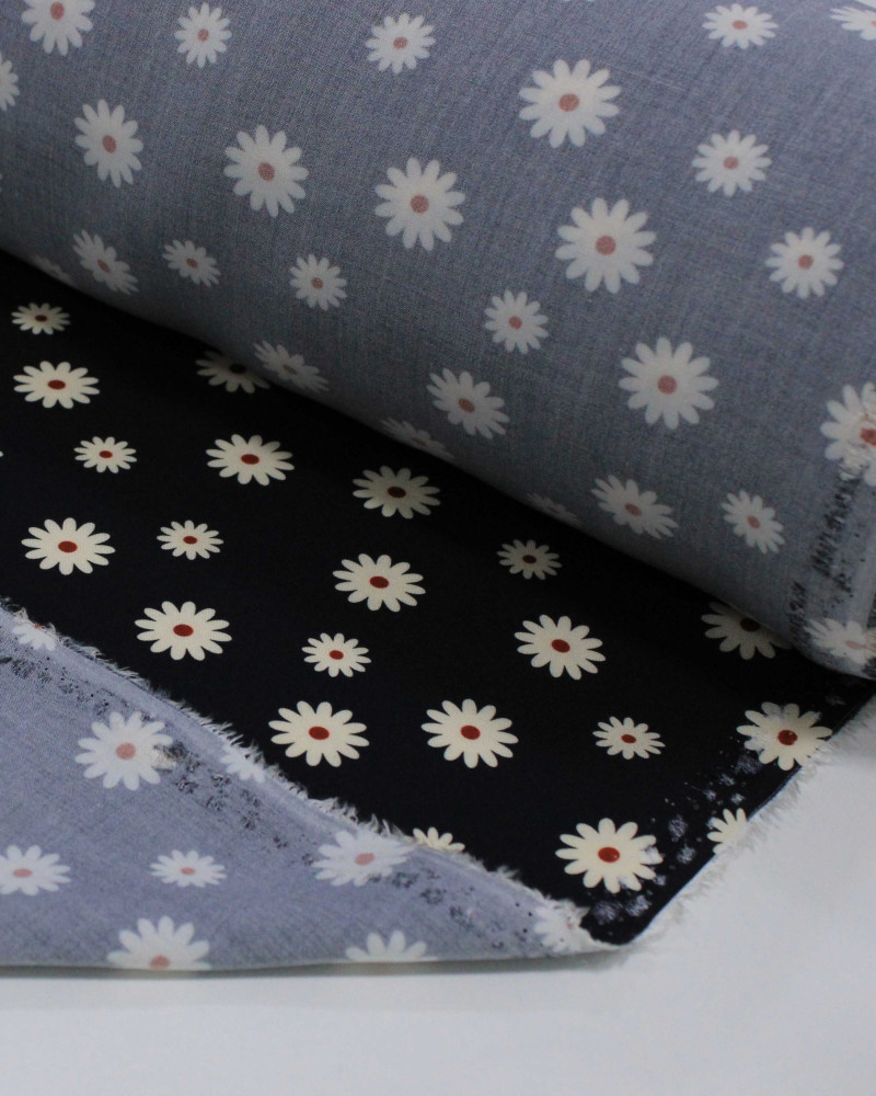 Tecido Viscose Premium Ramos Florais Marrom, Pêssego e Preto