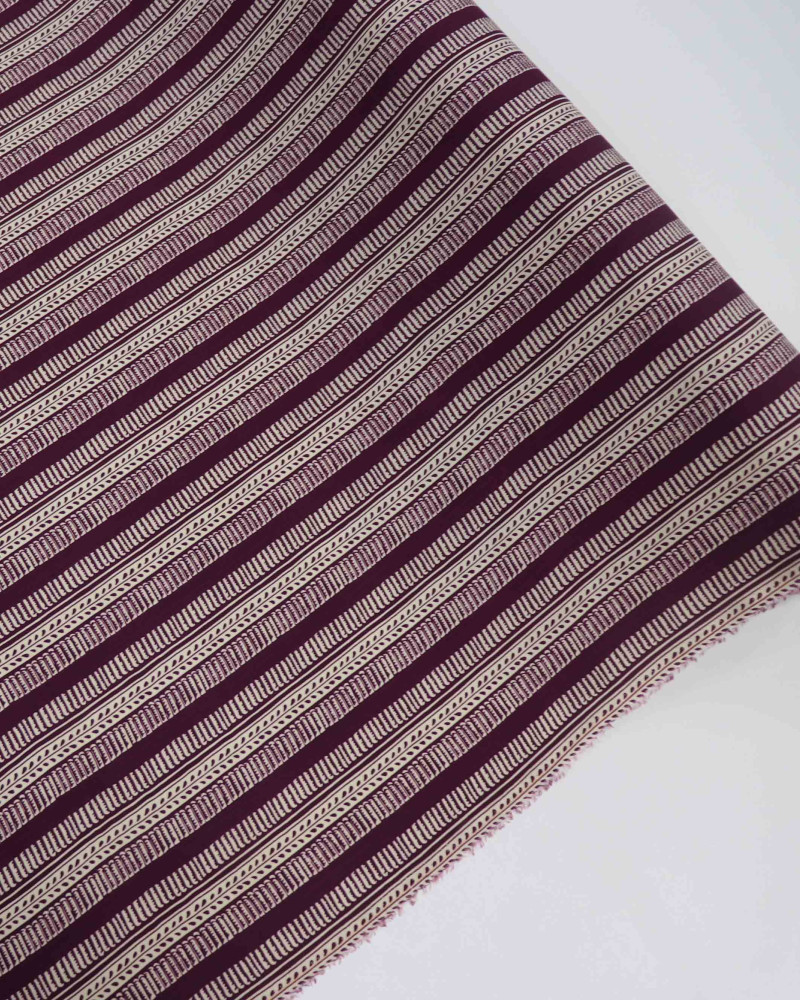 Tecido Viscose Texturizada Listras Estampadas Creme e Roxo Uva