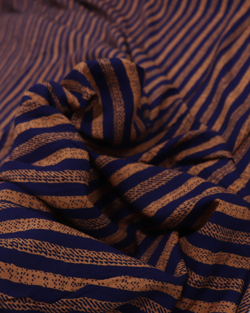Tecido Viscose Texturizada Listras Estampadas Laranja e Azul Marinho