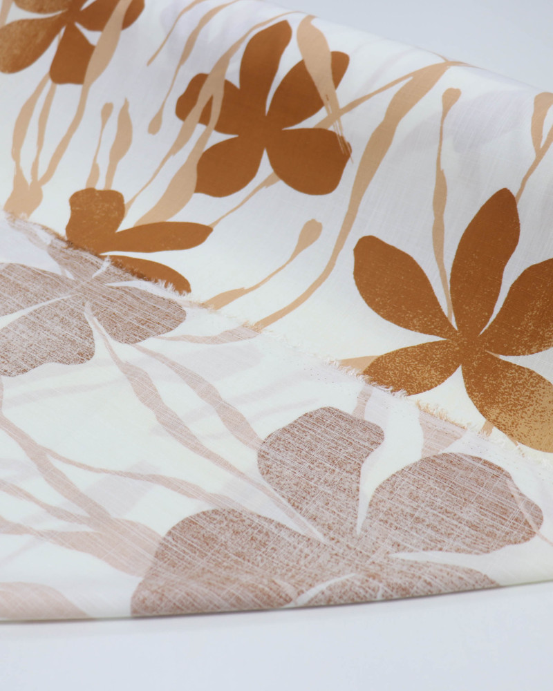 Tecido Viscose Texturizada Macro Floral Marrom e Listras Brancas Estonadas