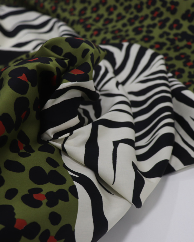 Tecido Tricoline Italiano Animal Print em Recortes