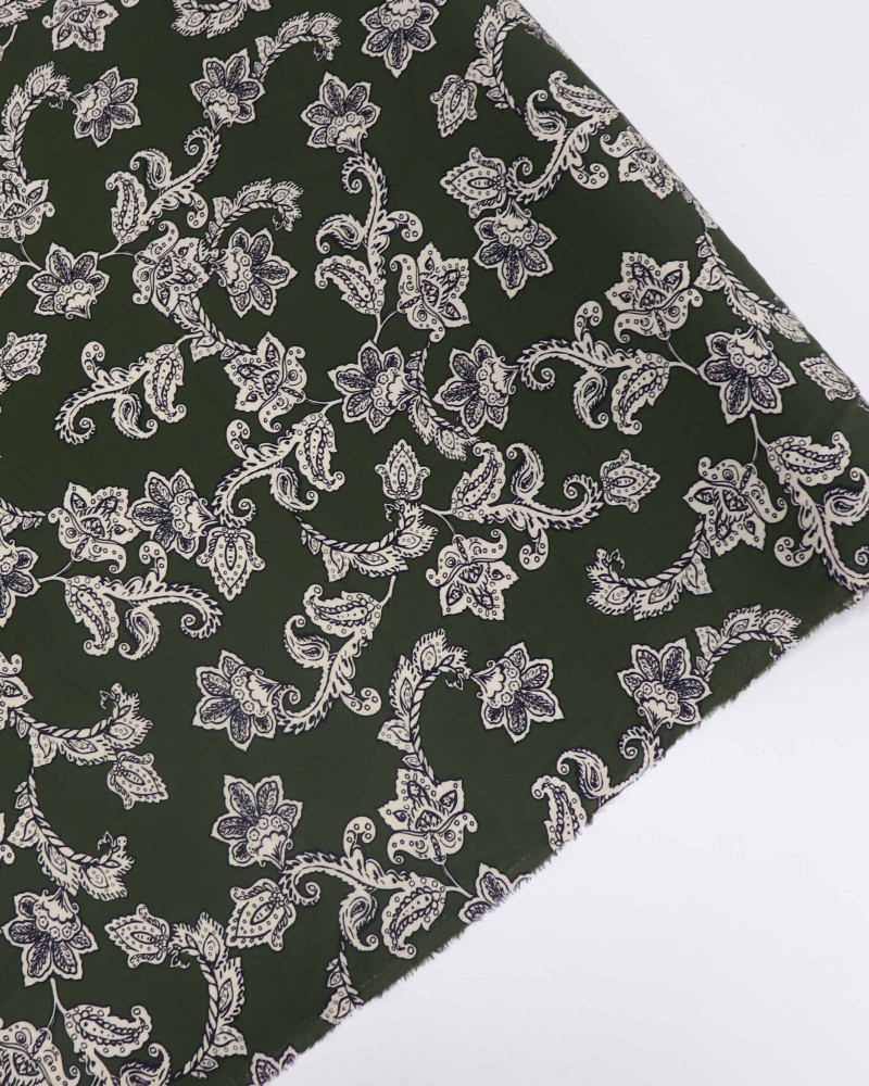 Tecido Viscose Flores e Cashmere Creme e Verde Militar