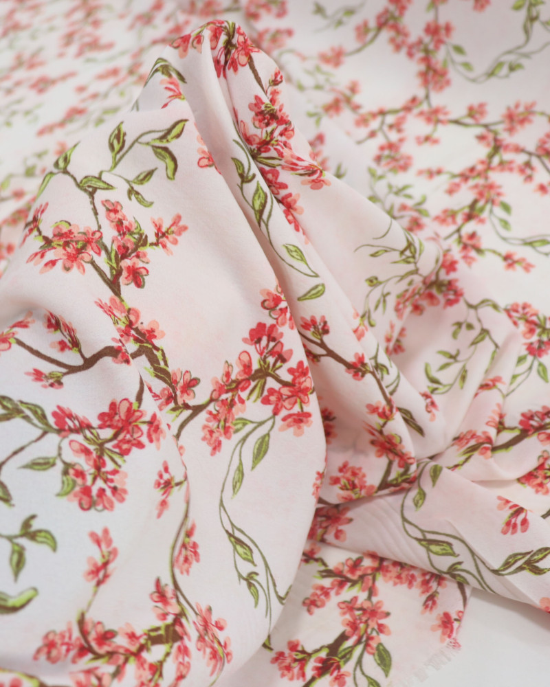 Tecido Crepe Koshibo Leve Ramos Florais Rosa e Branco (COM DETALHES)