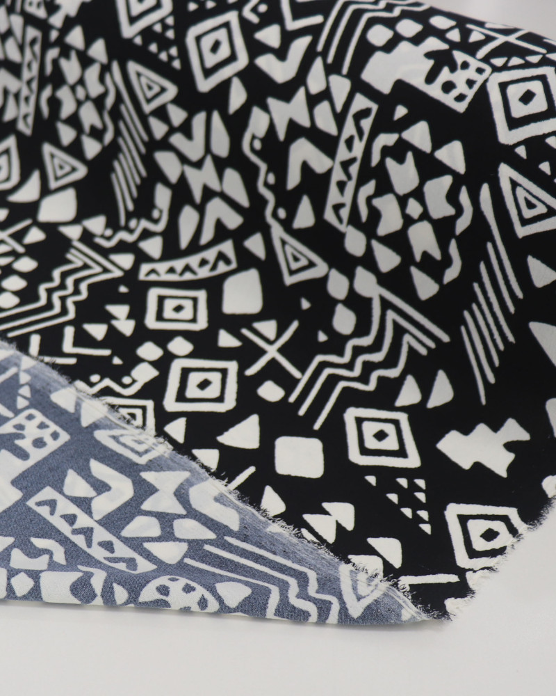 Tecido Crepe Koshibo Étnico Branco e Preto (COM DETALHES)