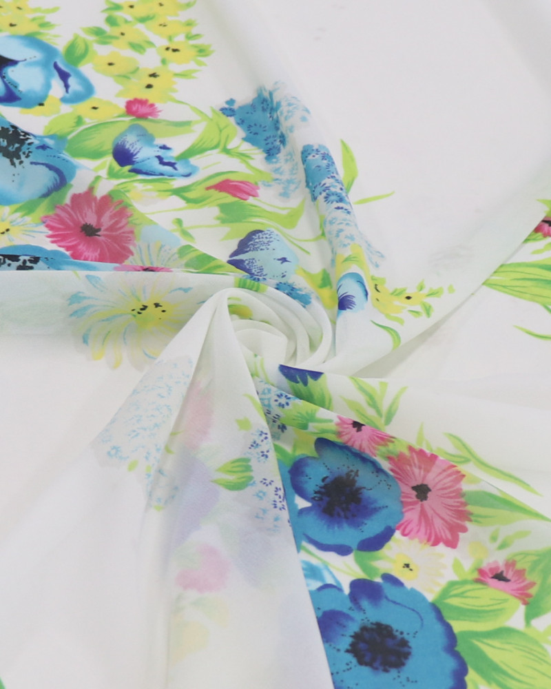 Tecido Crepe Chiffon Macro Buquê Floral Colorido e Branco (COM DETALHES)