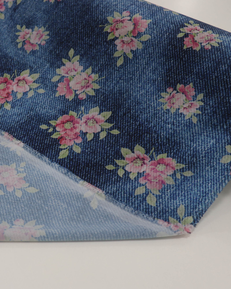Tecido Crepe Salinas Buquê Floral Colorido e Tons de Azul (COM DETALHES)