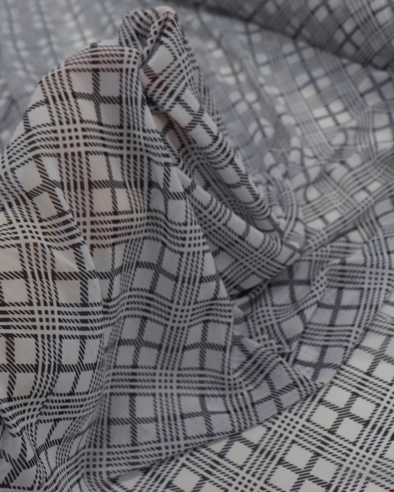 Tecido Crepe Chiffon Italiano Multi Quadriculado Diagonal P/B (COM DETALHES)