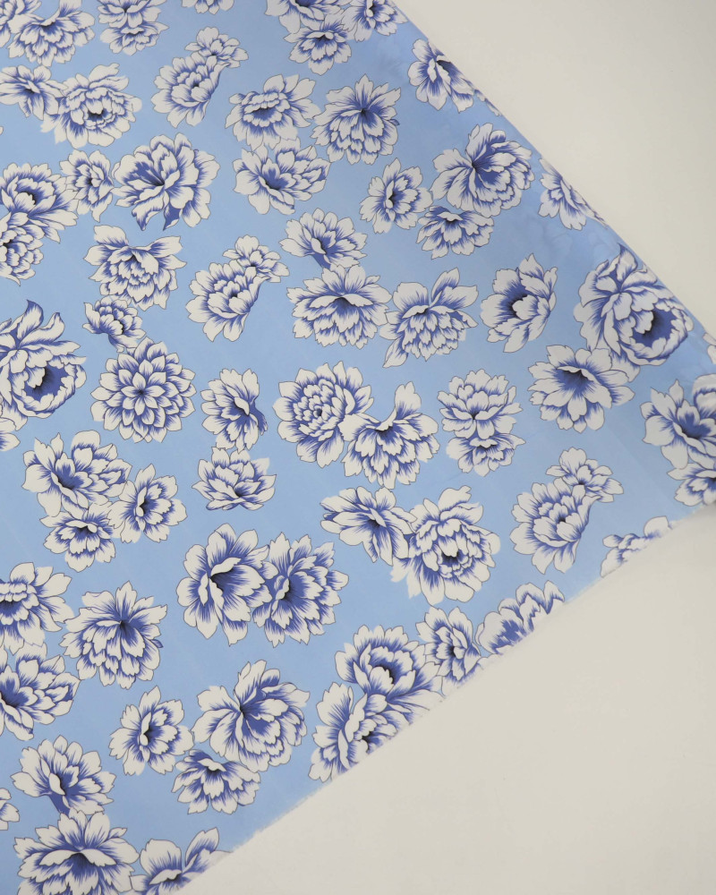 Tecido Tricoline Italiano Flor de Lótus Branco e Tons de Azul (COM DETALHES)