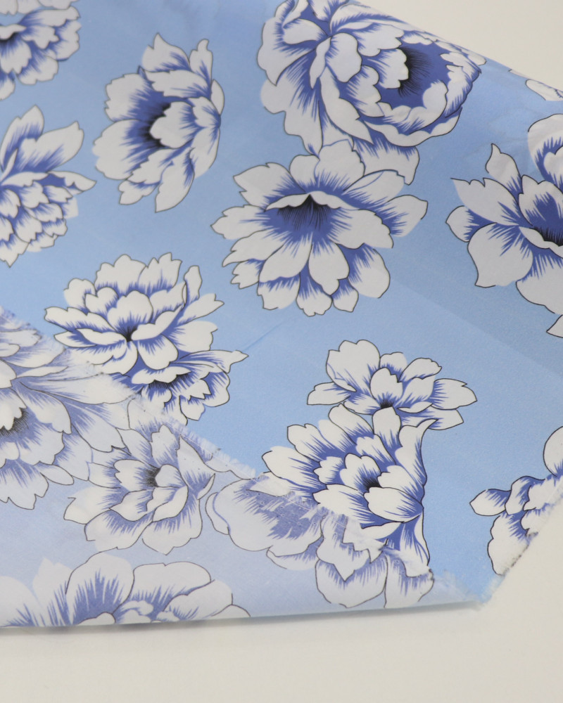 Tecido Tricoline Italiano Flor de Lótus Branco e Tons de Azul (COM DETALHES)