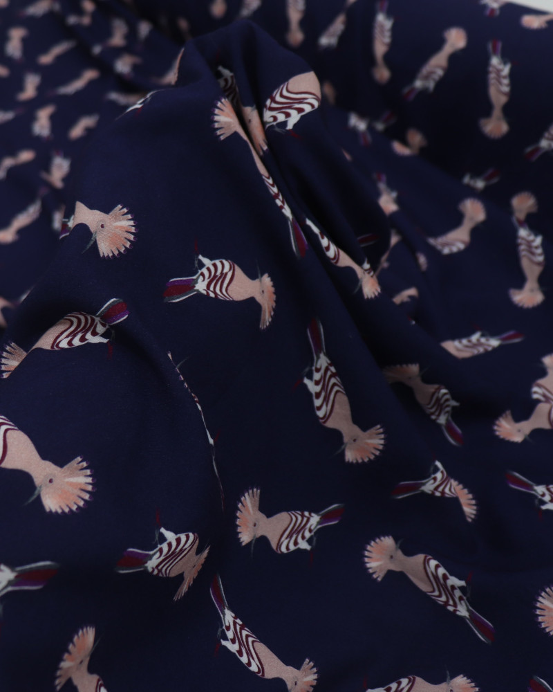Tecido Viscose Pássaros Rosa, Branco e Azul Marinho (COM DETALHES)