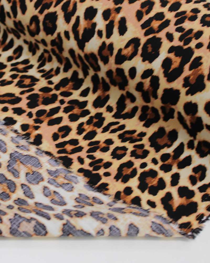 Tecido Viscose Texturizada Animal Print Print Preto e Tons de Bege