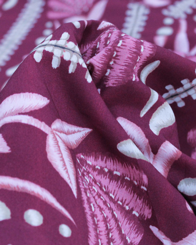 Tecido Viscose Premium Ramos Florais em Listras Bege e Tons de Roxo