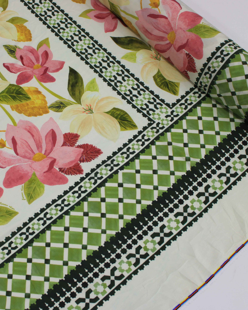 Tecido Viscose Premium Estampa Lenço Macro Flores Colorido e Creme