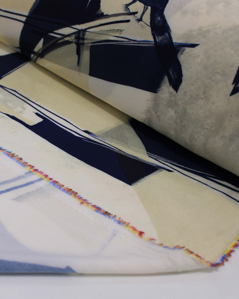 Tecido Viscose Premium Tucanos e Formas Abstratas Azul e Creme
