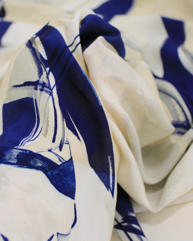 Tecido Viscose Premium Tucanos e Formas Abstratas Azul e Creme