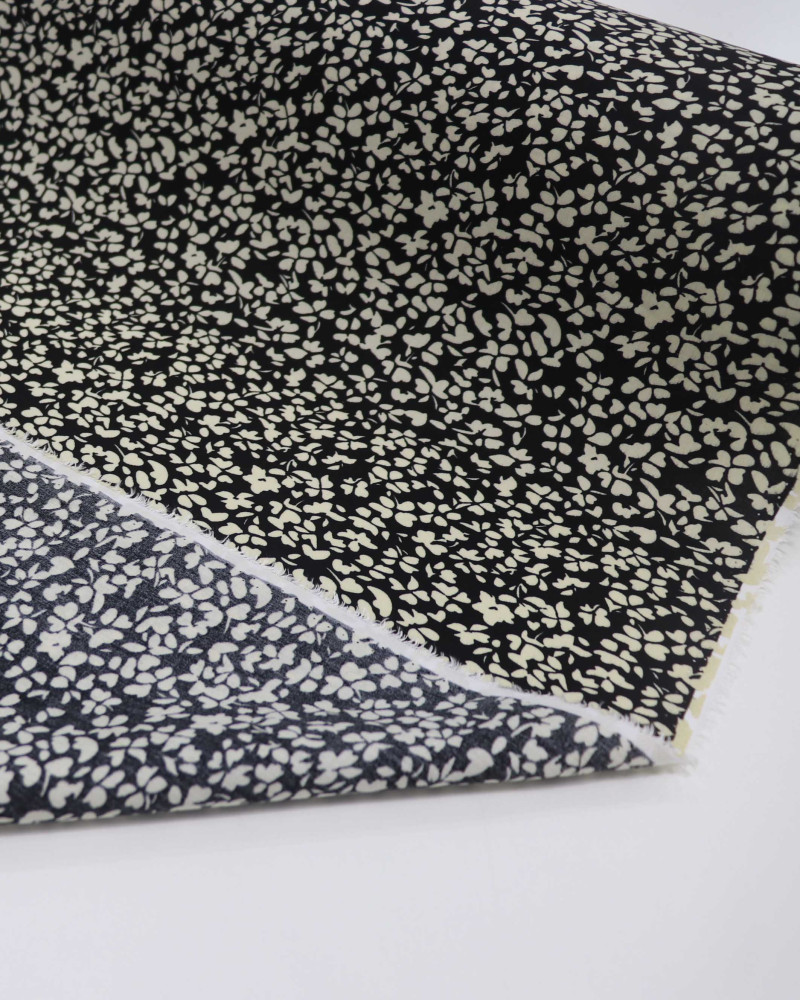 Tecido Viscose Micro Pétalas Vanila e Preto