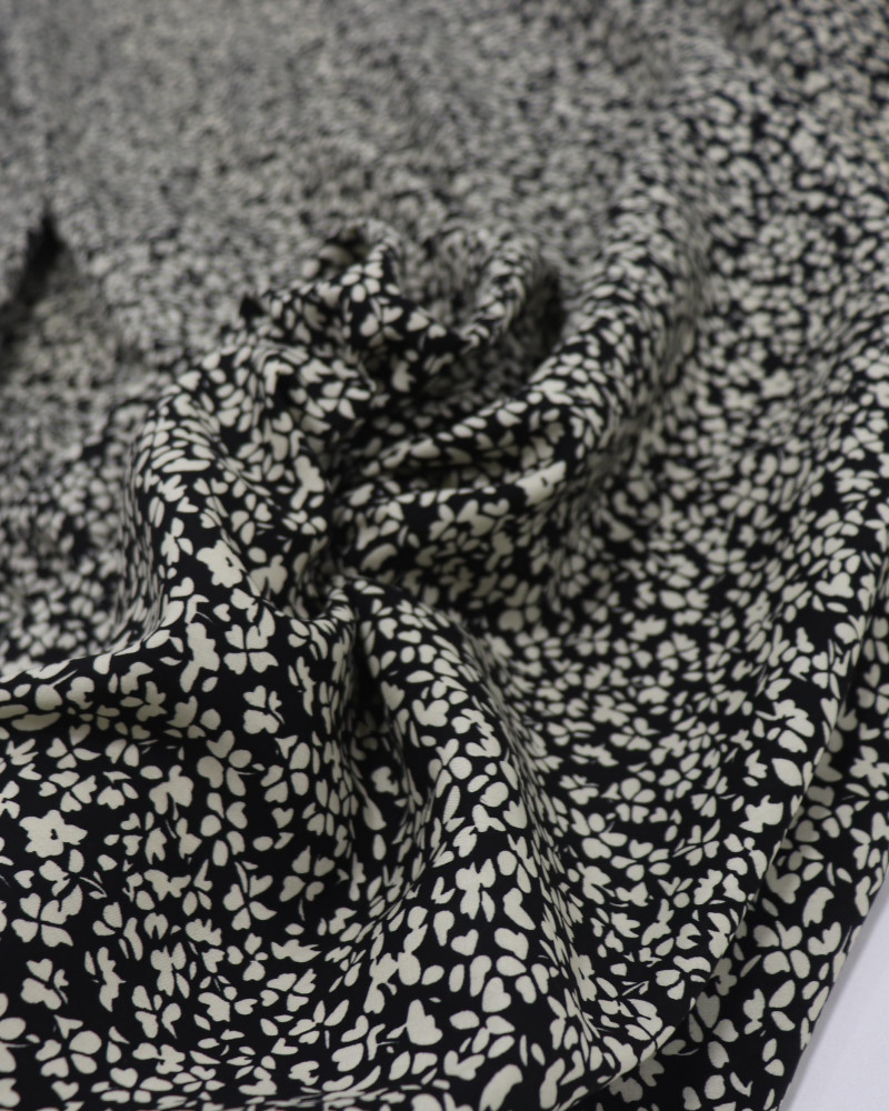 Tecido Viscose Micro Pétalas Vanila e Preto