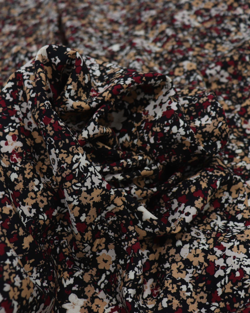 Tecido Viscose Texturizada Micro Tapete Floral Marsala, Bege e Preto