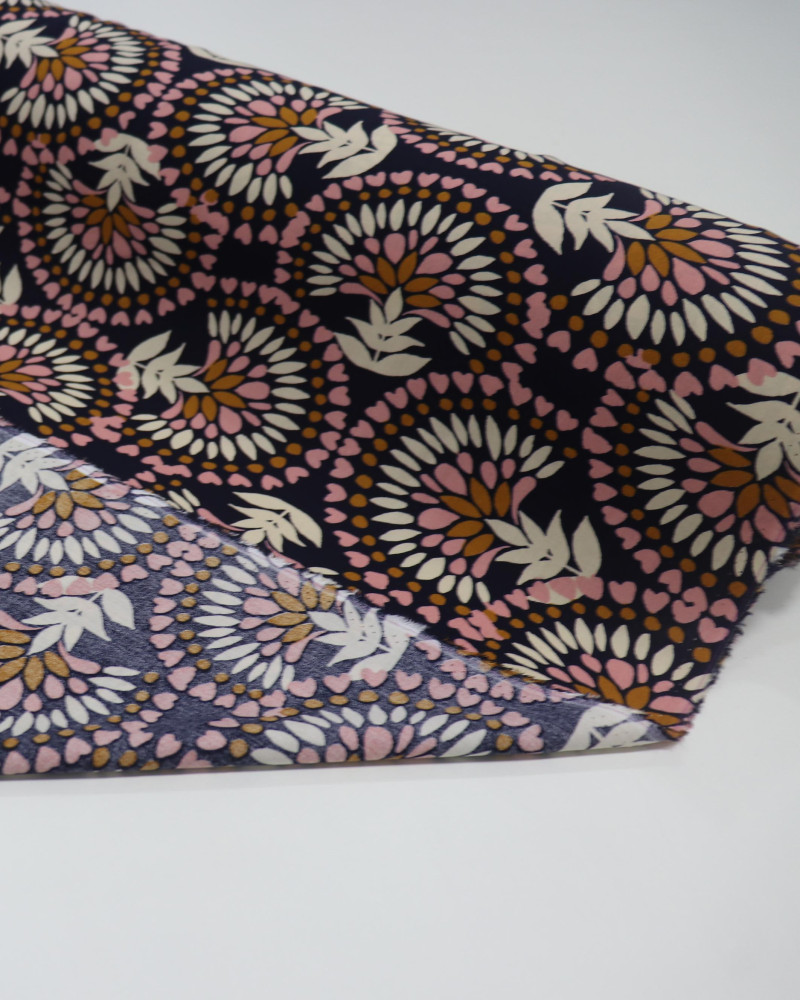 Tecido Viscose Arco de Folhas Creme, Rosa e Azul Marinho Noite