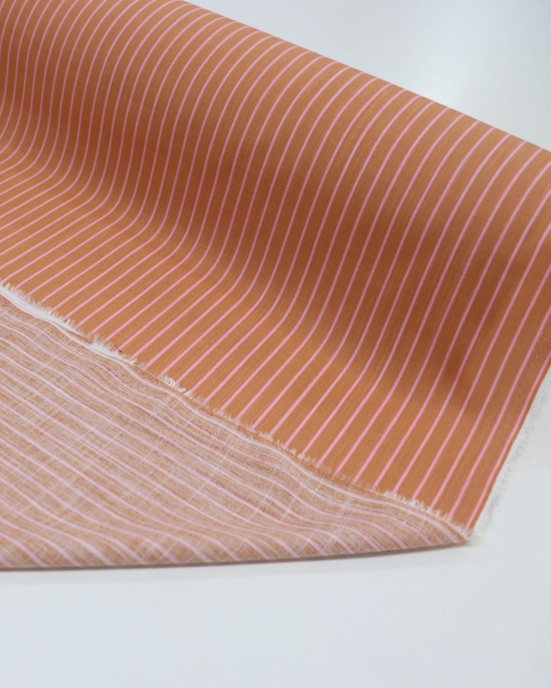 Tecido Viscose Texturizada Risca de Giz Rosa e Argila