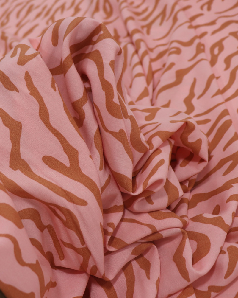 Tecido Viscose Animal Print Marrom e Rosa Chiclete