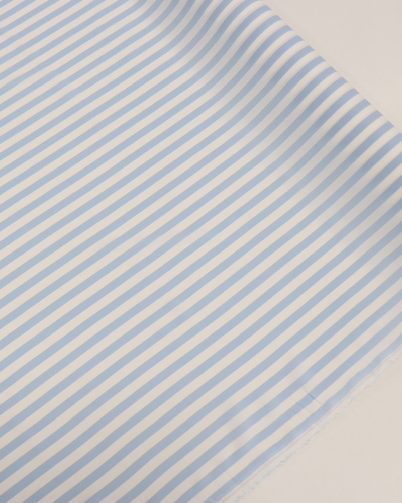 Tecido Crepe de Viscose Italiano Listrado Branco e Azul Claro