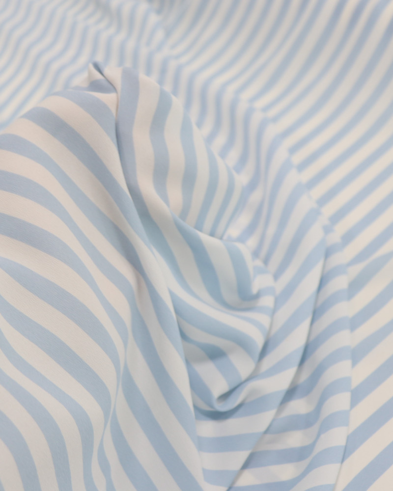 Tecido Crepe de Viscose Italiano Listrado Branco e Azul Claro
