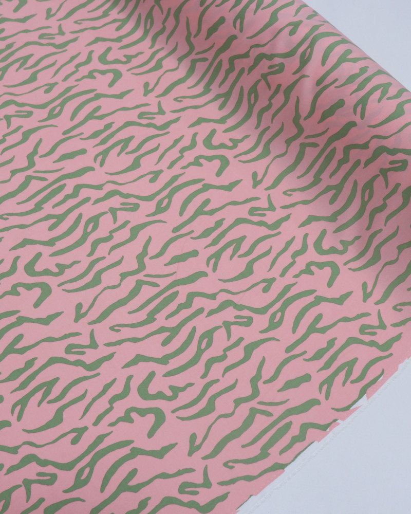 Tecido Viscose Animal Print Verde e Rosa Chiclete