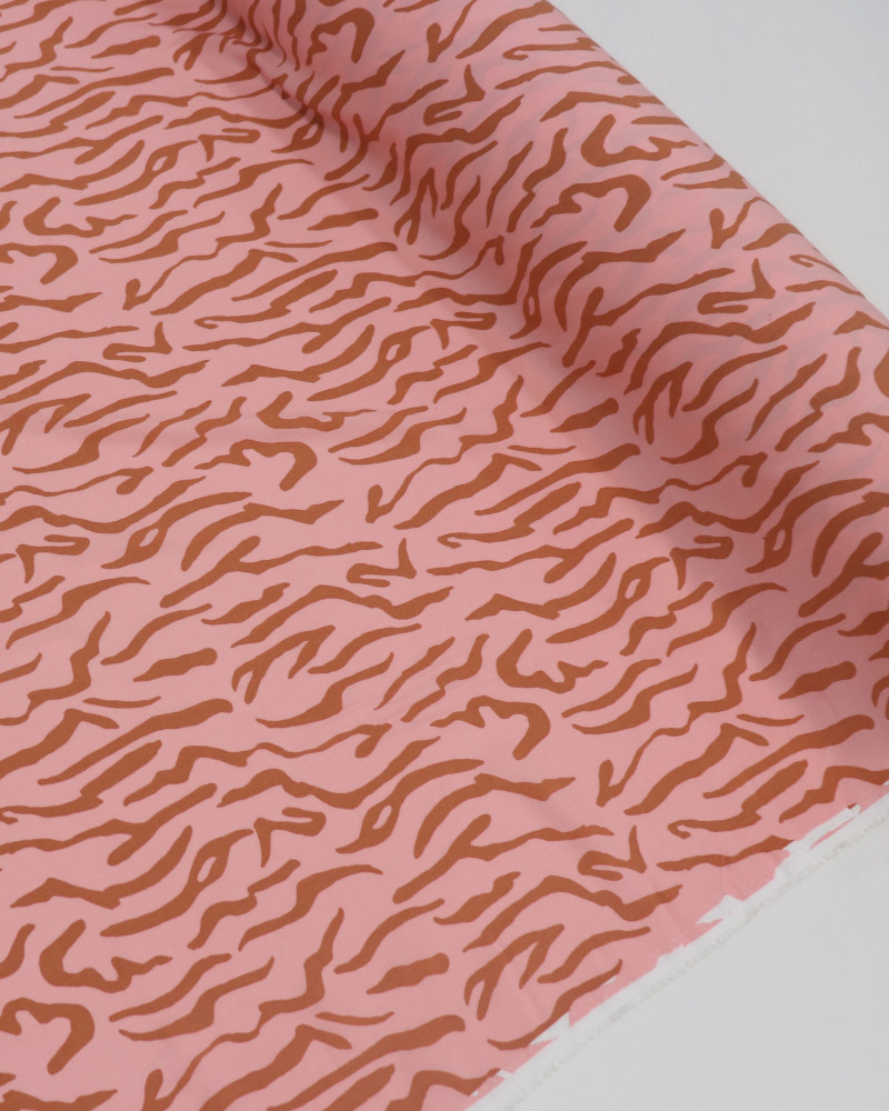 Tecido Viscose Animal Print Marrom e Rosa Chiclete