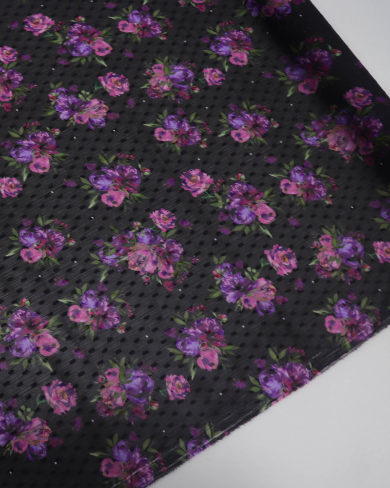Tecido Crepe Chiffon Italiano Brocado Buquê Floral Tons de Lilás e Preto