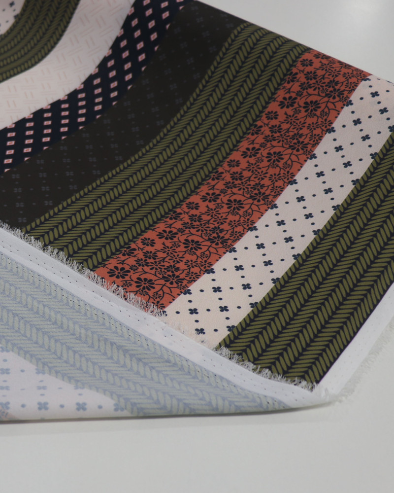 Tecido Crepe Salinas Italiano Listras Multi Estampadas