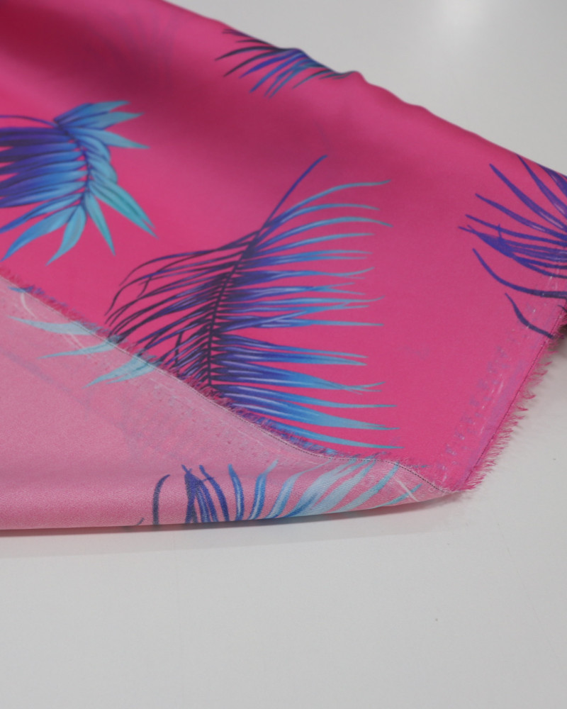 Tecido Crepe Silk Italiano Macro Folhas Tons de Azul e Rosa