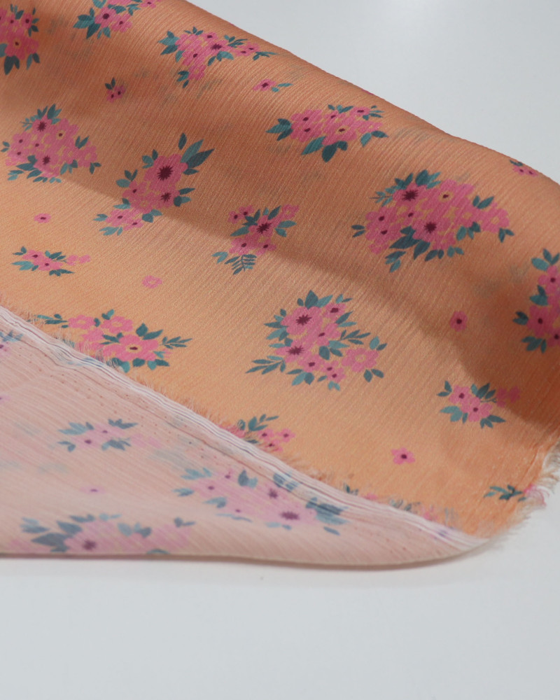 Tecido Crepe Chiffon Italiano Texturizado Buquê Floral Rosa, Verde e Laranja