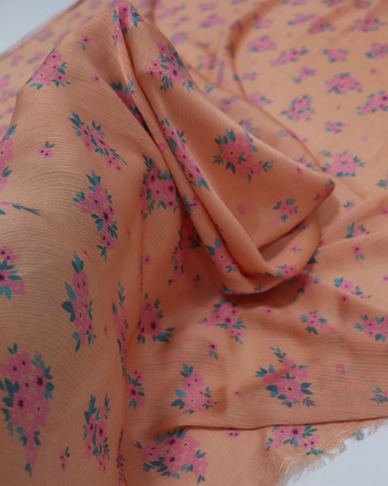 Tecido Crepe Chiffon Italiano Texturizado Buquê Floral Rosa, Verde e Laranja