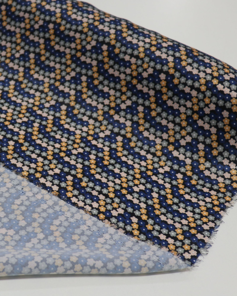 Tecido Crepe Silk Italiano Tapete Floral Cinza, Rosé, Amarelo e Azul