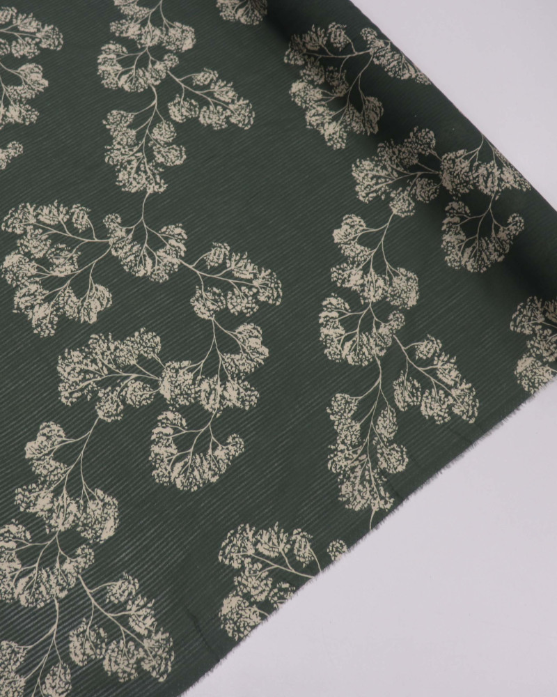 Tecido Cambraia Italiano Texturizada Galhos Creme em Listras Tons de Verde