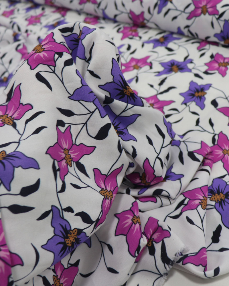 Tecido Crepe Koshibo Leve Italiano Ramos Florais Rosa, Lilás e Branco