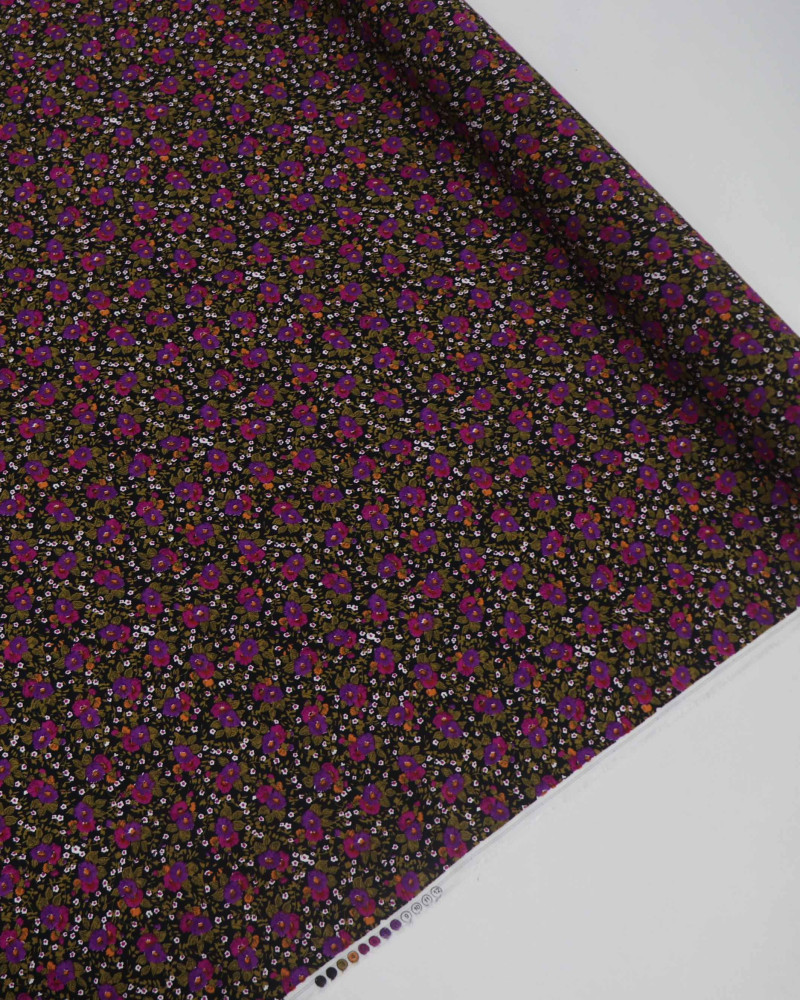 Tecido Crepe de Viscose Italiano Micro Tapete Floral e Ramos Roxo, Bege e Preto