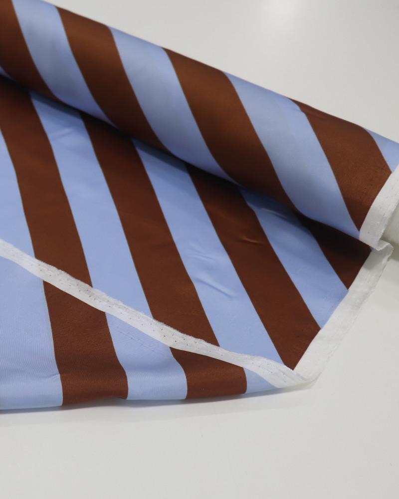 Tecido Viscose Acetinada Italiano Listras Diagonais Marrom e Azul Celeste